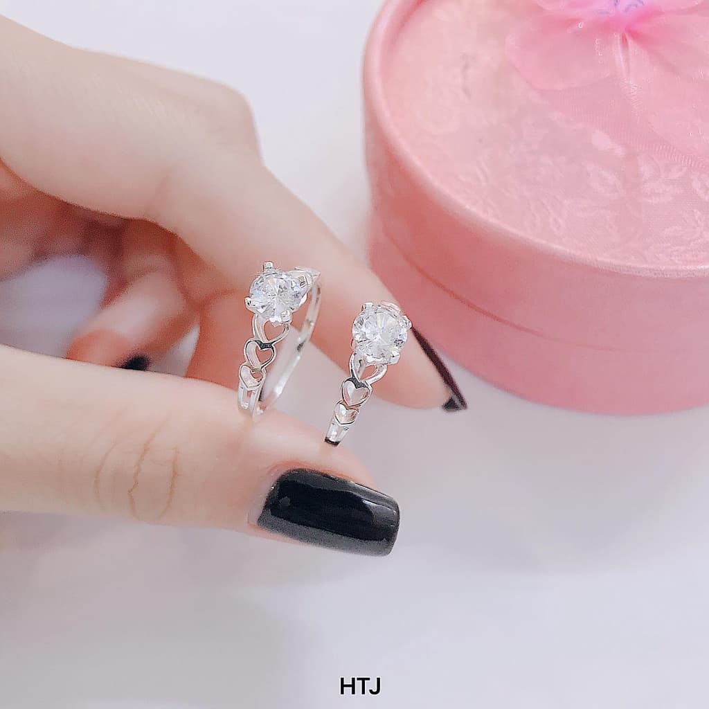 nhẫn 3 trái liền nhau và gắn đá bạc ta nguyên chất