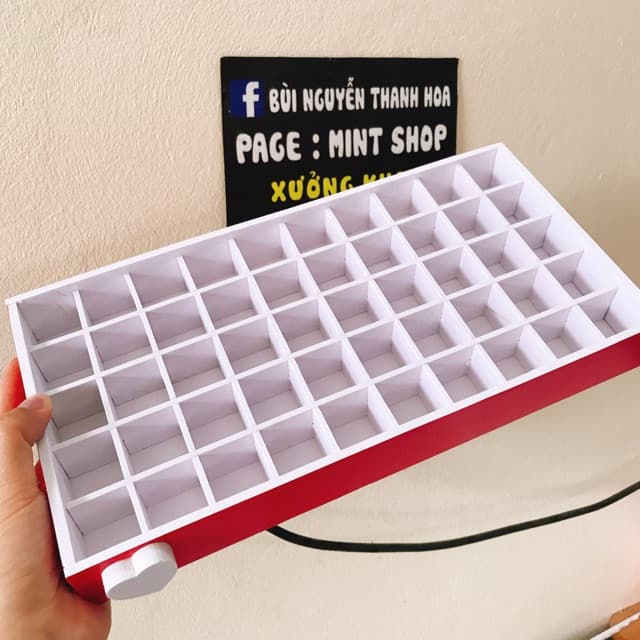 khay son 50 ô màu đỏ núm tim