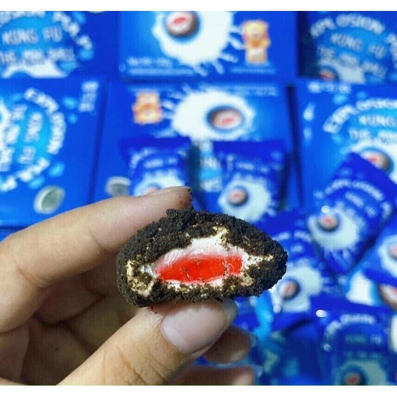 Bánh Bông Phủ OREO nhân dâu tây chảy