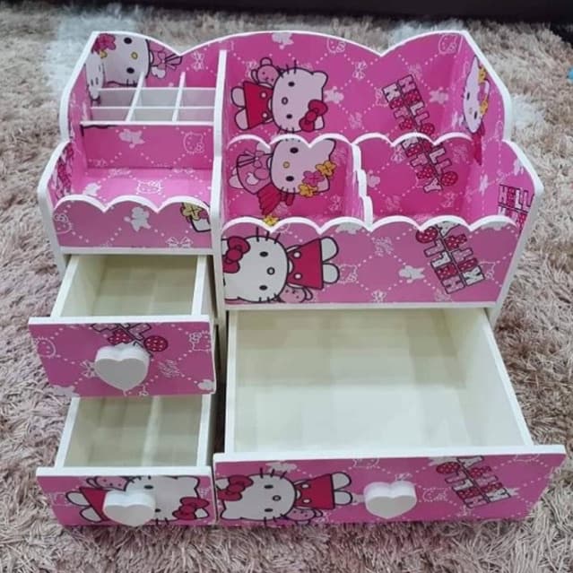 Kệ mỹ phẩm lượn sóng hello kitty mới 30cm siêu đáng yêu