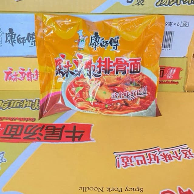 1 Thùng 24 Gói Mỳ Tôm Sư Phụ Khang Sườn hầm màu vàng (24x100g)
