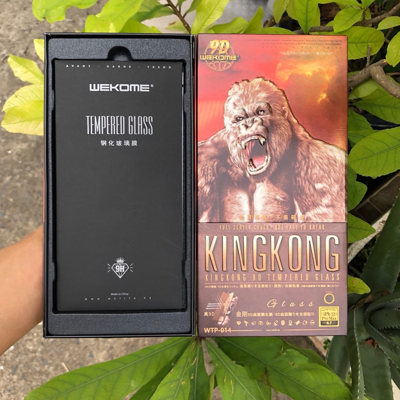 Kính Cường Lực KingKong 9D Full Màn Trong Suốt Dành Cho iPhone X XR XS XS Max iPhone 11 11Pro 11Pro Max iPhone 12 12Pro 12Pro Max iPhone 13 13Pro 13ProMax iPhone 14 14Plus 14Pro 14ProMax Full Hộp Sắt Cao Cấp 12 12Pro