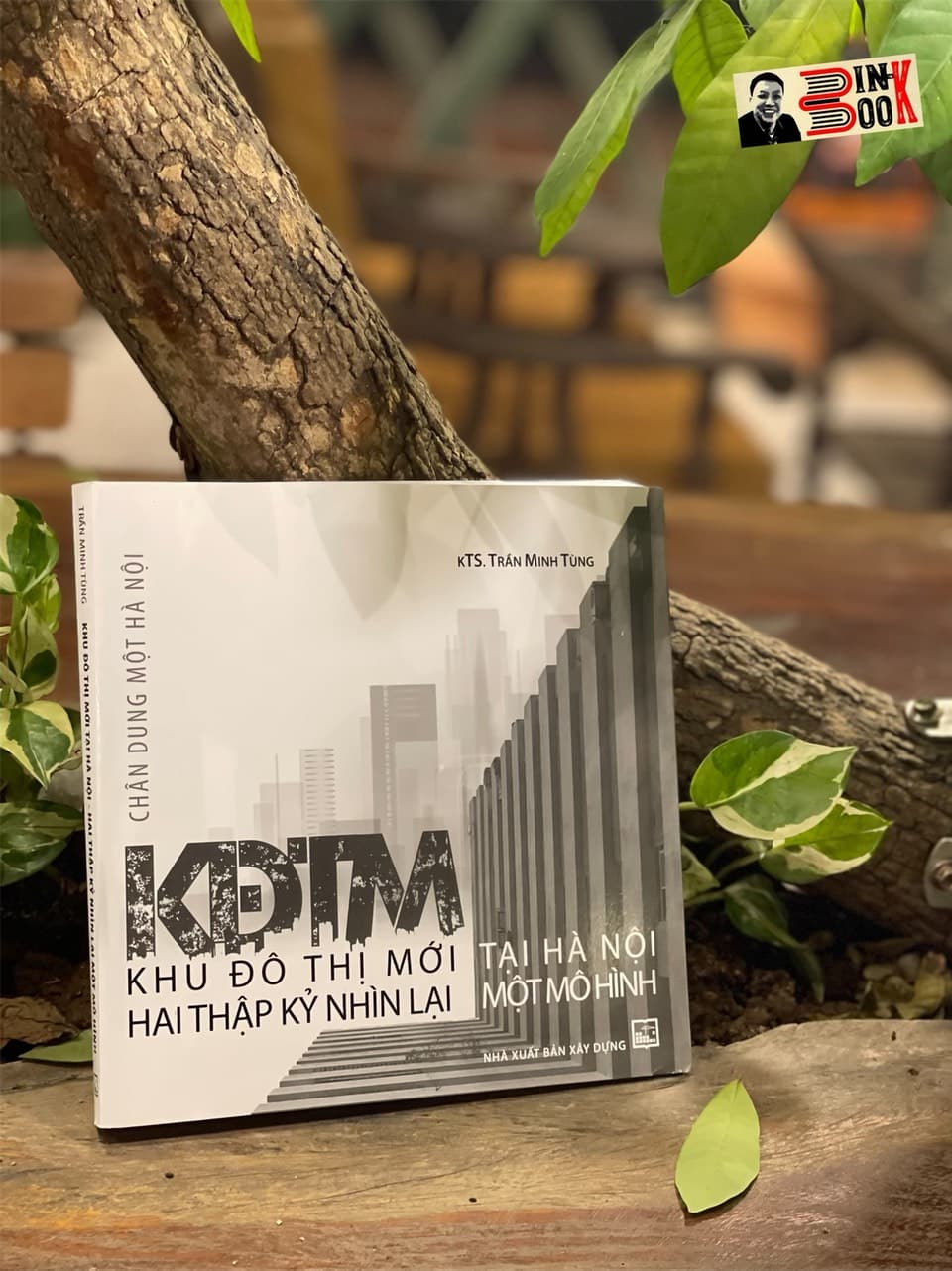 CHÂN DUNG MỘT HÀ NỘI KĐTM KHU ĐÔ THỊ MỚI TẠI HÀ NỘI HAI THẬP KỶ NHÌN LẠI MỘT MÔ HÌNH Trần Minh Tùng NXB Xây Dựng Bìa mềm