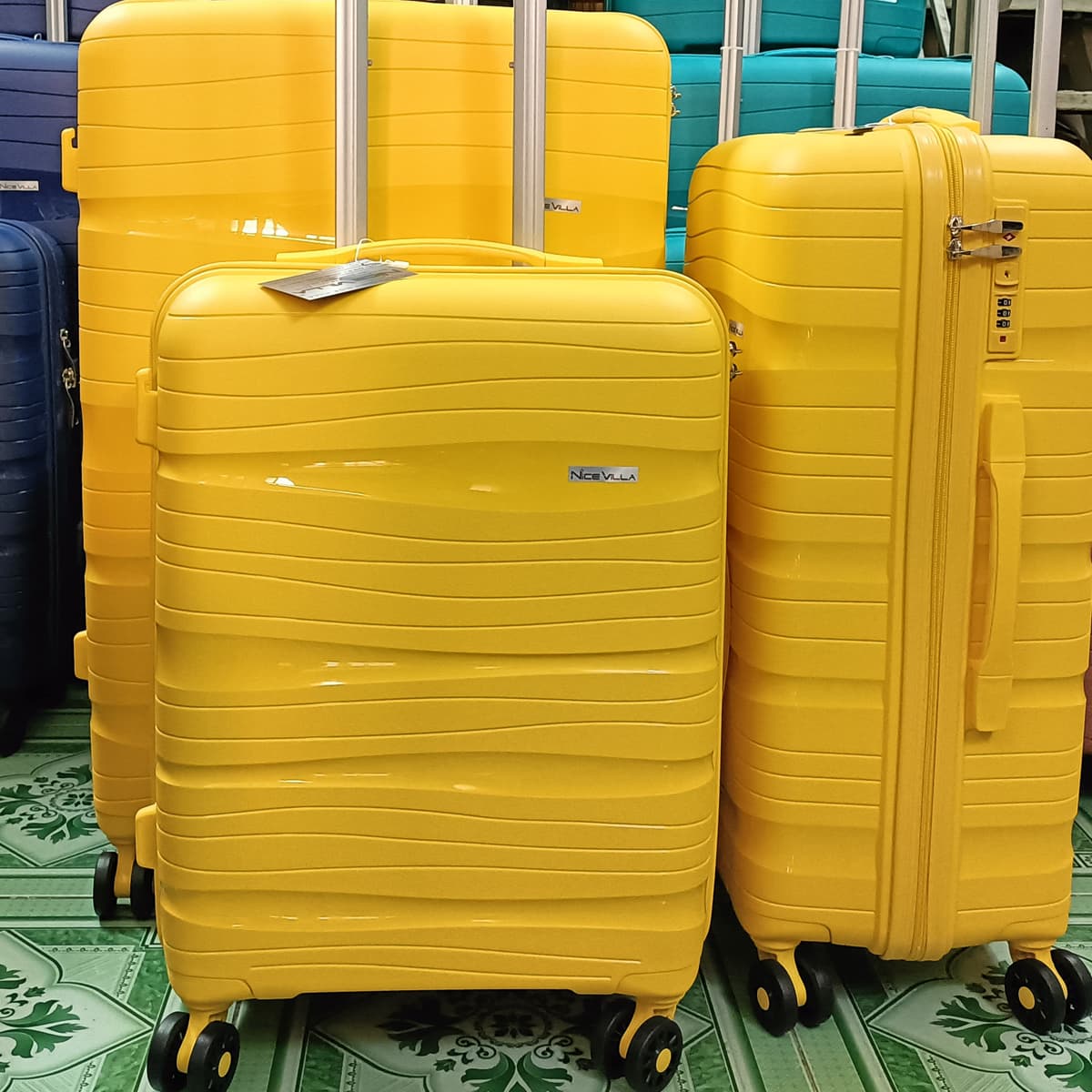 Vali NiceVilla Nhựa Dẻo PP Chống Sốc Chống Va Đập Size 20inch &24inch &28inch Màu Vàng Yellow 20 inch