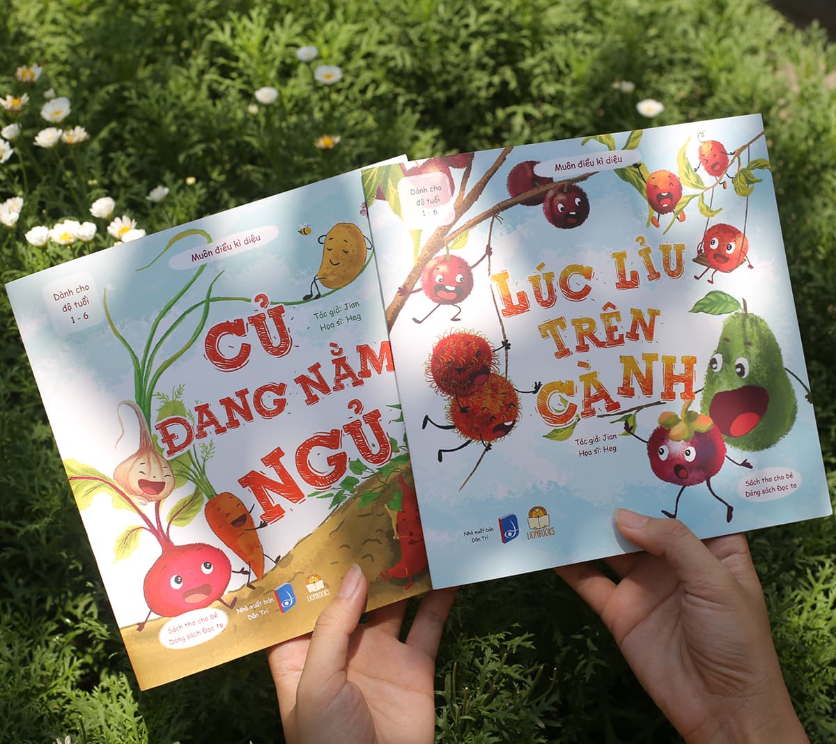 Sách Ehon Củ Quả Cho Bé 0 3 Tuổi Muôn Điều Kì Diệu Set 2 cuốn Củ Đang Nằm Ngủ và Lúc Lỉu Trên Cành Tặng Sticker