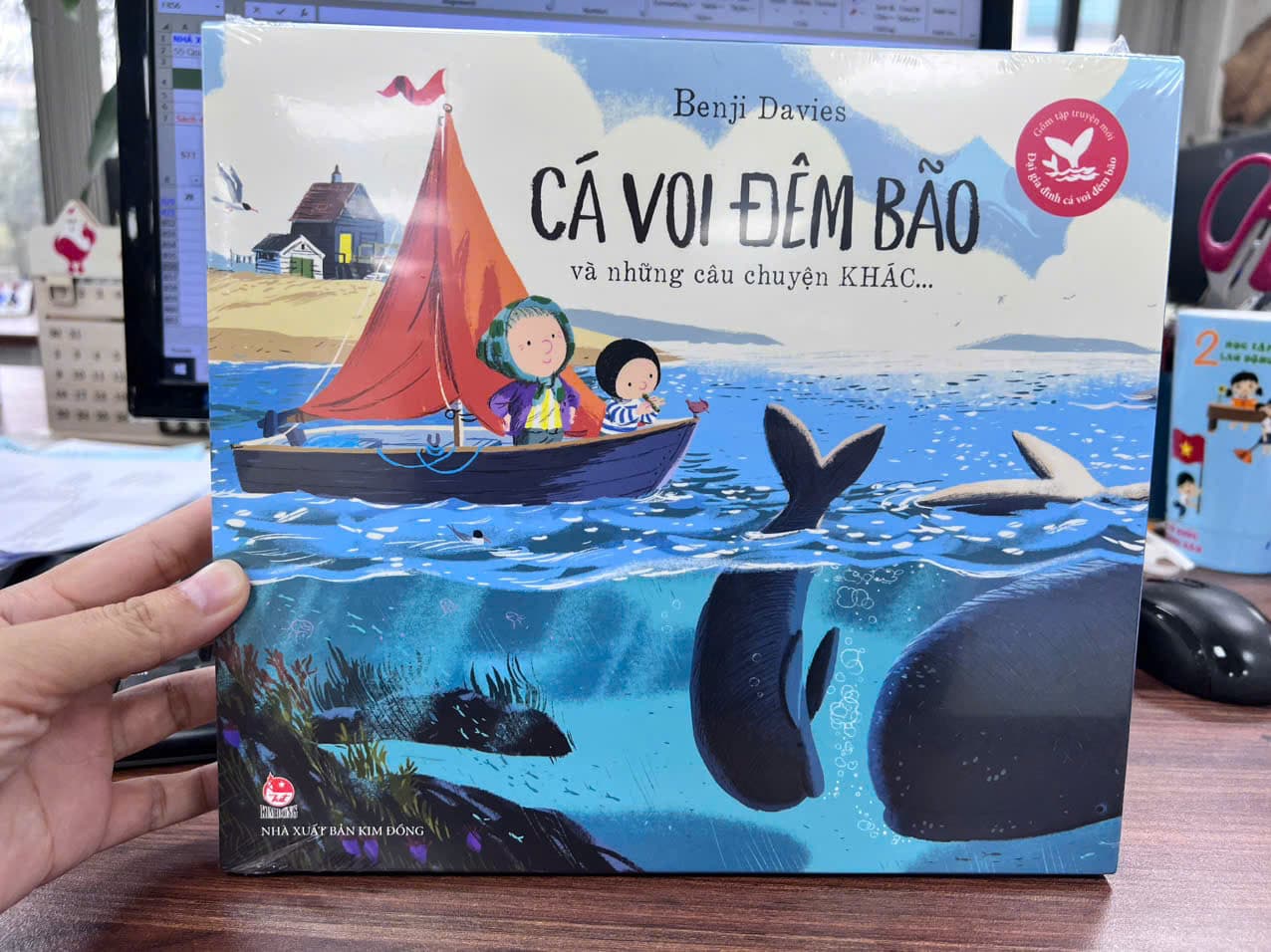 BOXSET CÁ VOI ĐÊM BÃO VÀ NHỮNG CÂU CHUYỆN KHÁC 4 QUYỂN Bìa mềm