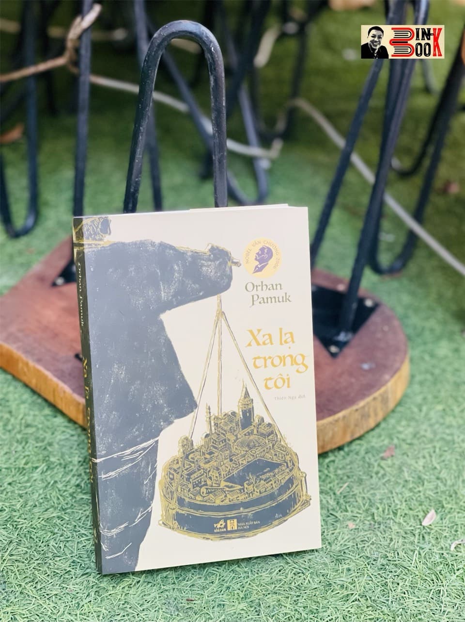 NOBEL VĂN CHƯƠNG 2006 ORHAN PAMUK XA LẠ TRONG TÔI NHÃ NAM