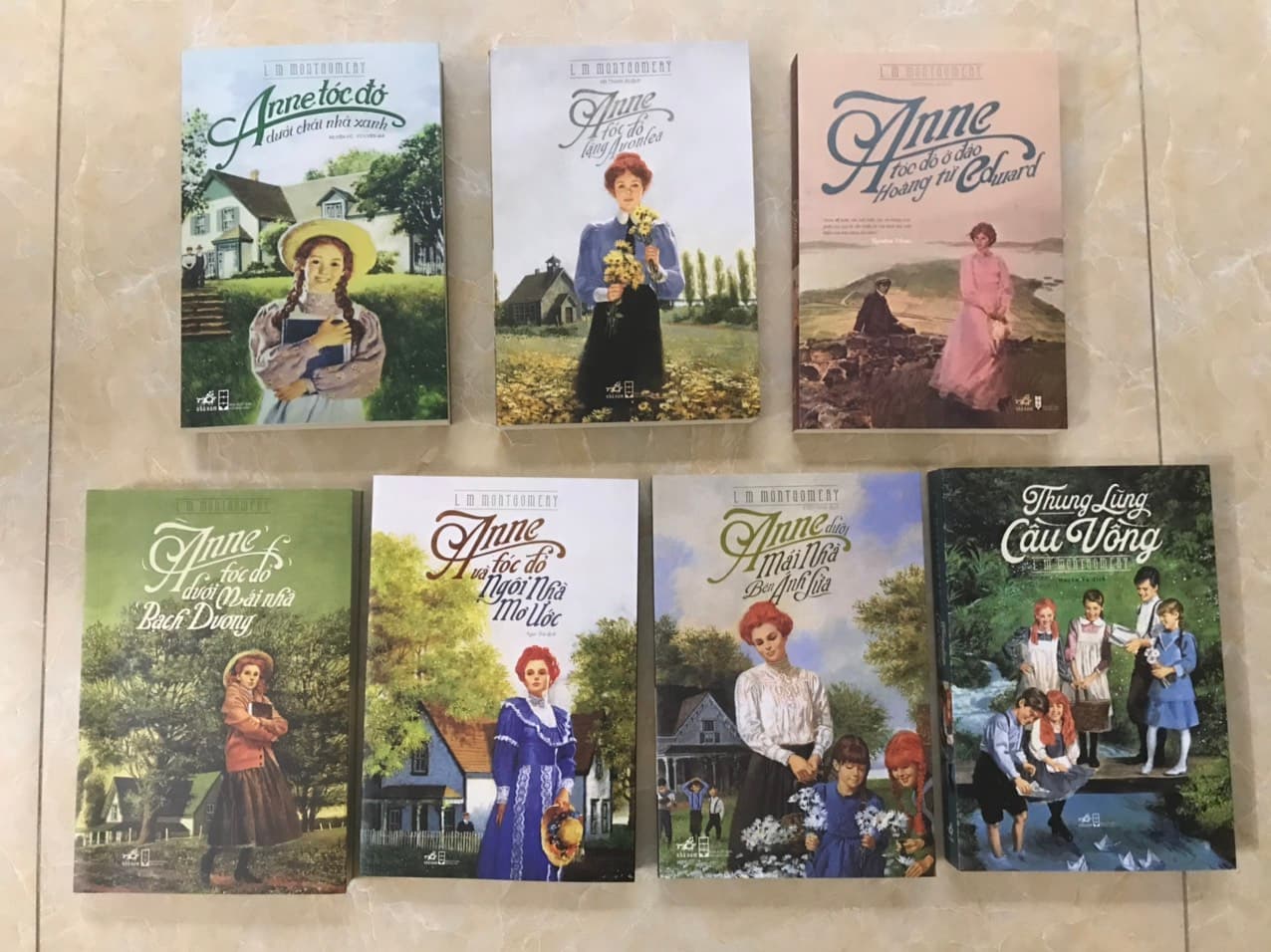 Combo 07 cuốn Anne tóc đỏ Anna tóc đỏ dưới Chái nhà Xanh Anna tóc đỏ làng Avonlea Anna tóc đỏ ở đảo Hoàng từ Edward Anna tóc đỏ dưới mái nhà Bạch Dương Anna tóc đỏ và Ngôi nhà Mơ Ước Anna dưới mái nhà Bên Ánh Lửa Thung lũng cầu vồng