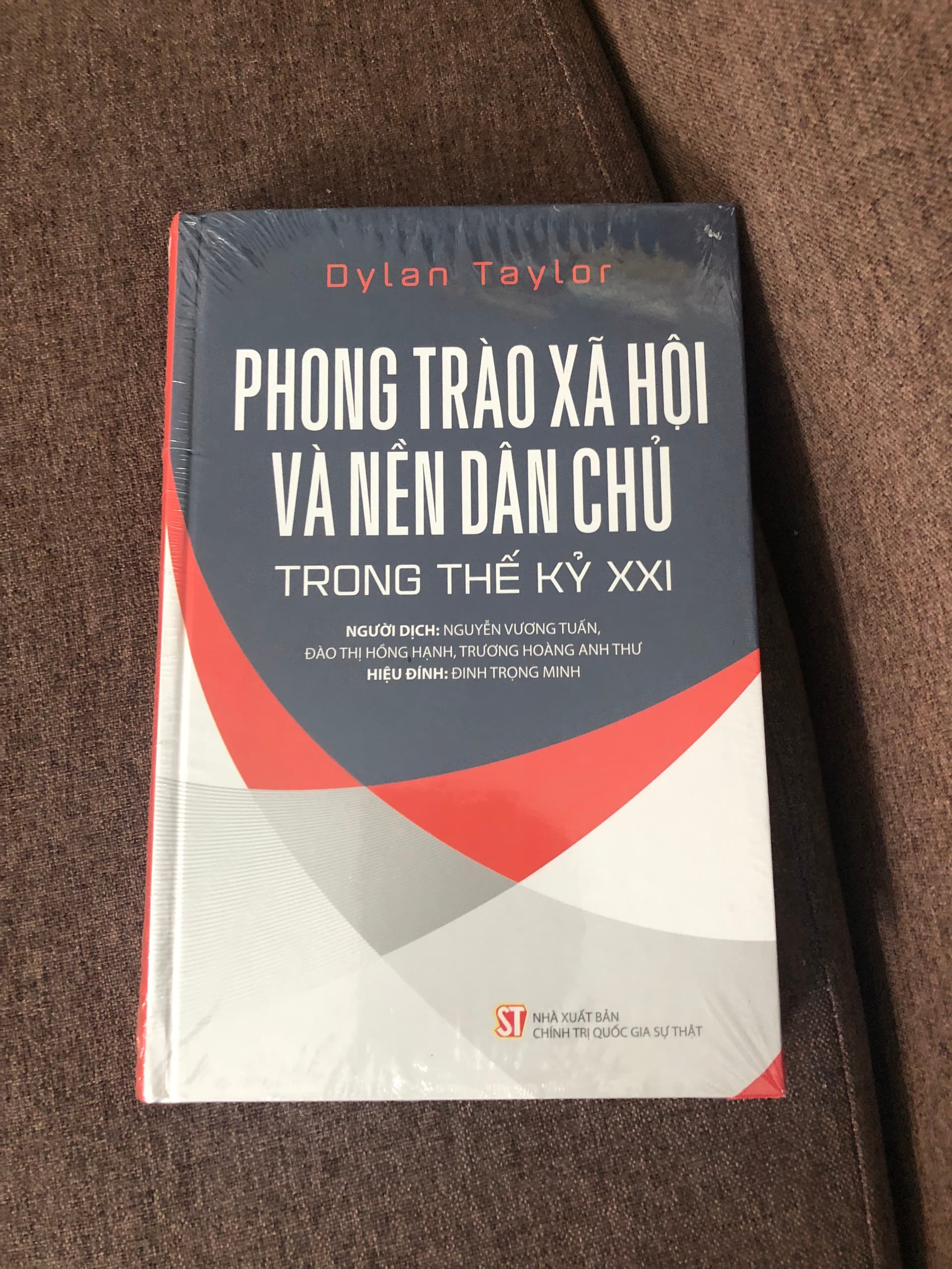 BÌA CỨNG PHONG TRÀO XÃ HỘI VÀ NỀN DÂN CHỦ TRONG THẾ KỶ 21 DYLAN TAYLOR SÁCH THAM KHẢO