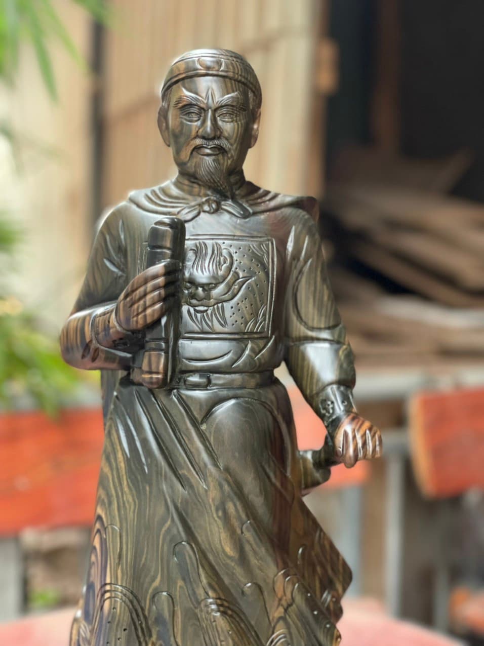 Tượng trạm khắc trần quốc tuấn Trần hưng đạo vương Bằng gỗ mun hoa kt cao 602016cm