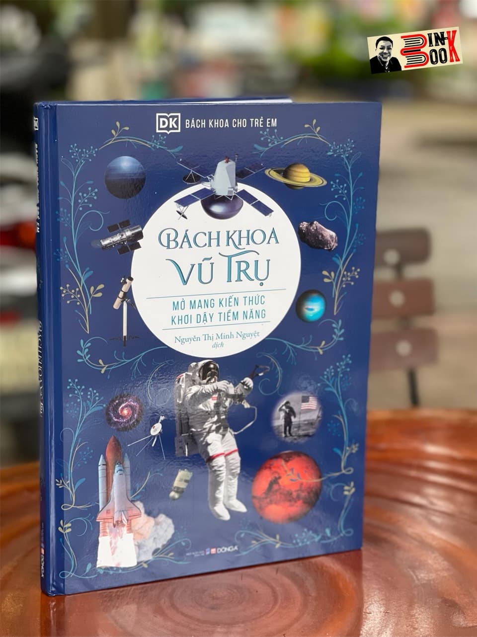 BÁCH KHOA CHO TRẺ EM BÁCH KHOA VŨ TRỤ MỞ MANG KIẾN THỨC KHƠI DẬY TIỀM NĂNG tủ sách DK Đông A Bìa Cứng in màu toàn bộ