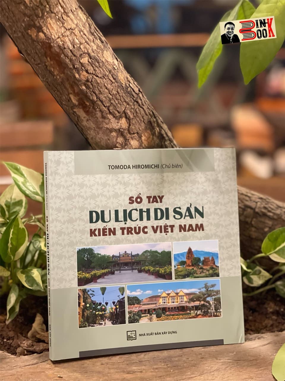 SỔ TAY DU LỊCH DI SẢN KIẾN TRÚC VIỆT NAM TOMODA HIROMICHI Việt Nguyễn Khánh Huyền dịch NXB Xây dựng Bìa mềm