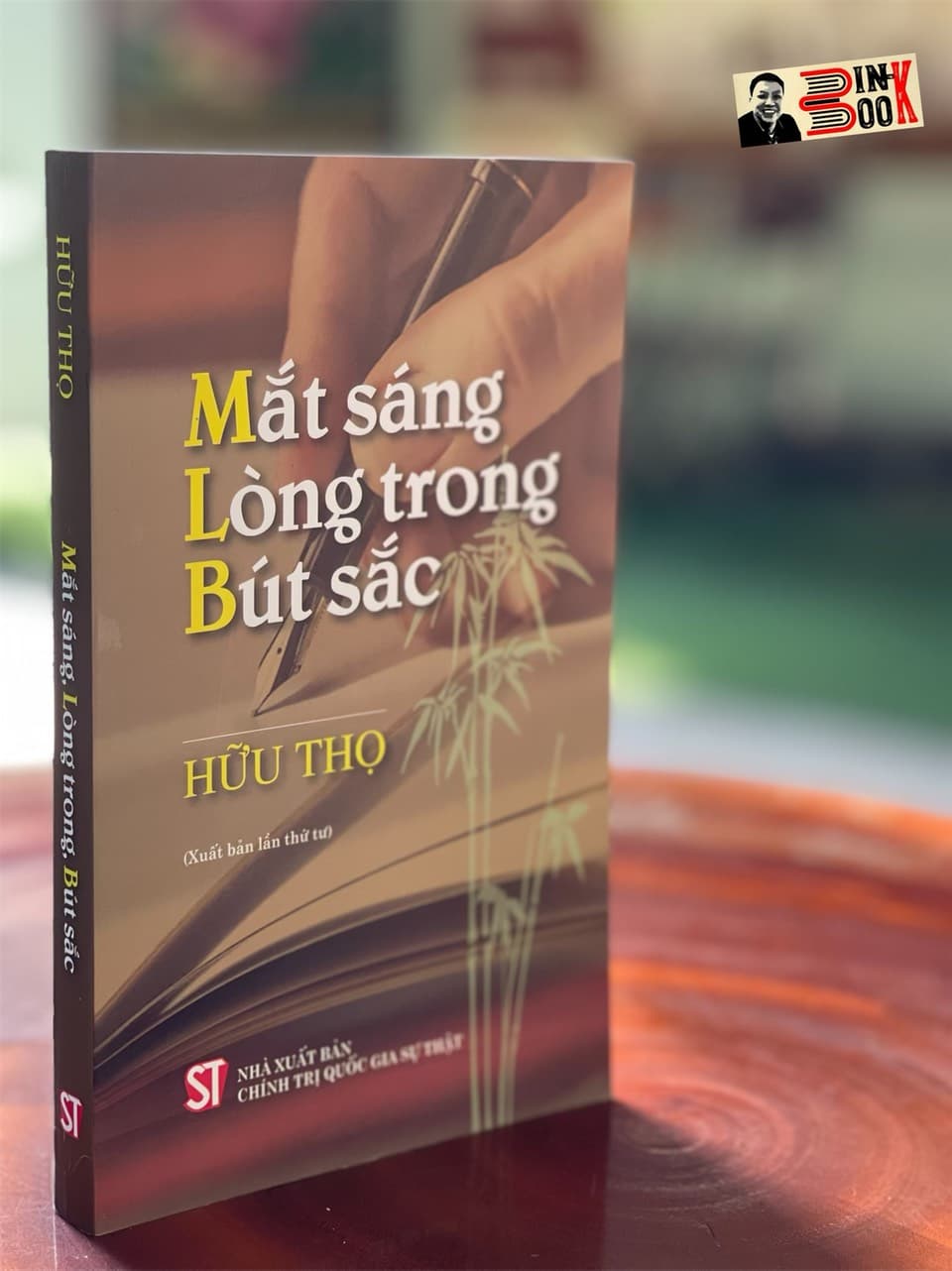 tuyển tập báo chí bút chiến HỮU THỌ MẮT SÁNG LÒNG TRONG BÚT SẮC NXB CTQG Sự Thật