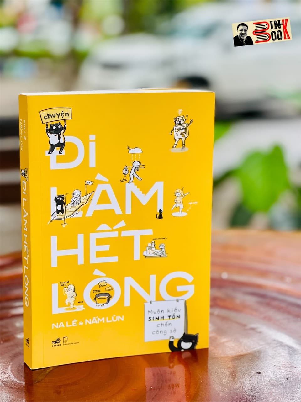 Minh họa có màu CHUYỆN ĐI LÀM HẾT LÒNG Na Lê Nấm Lùn Nhã Nam bìa mềm