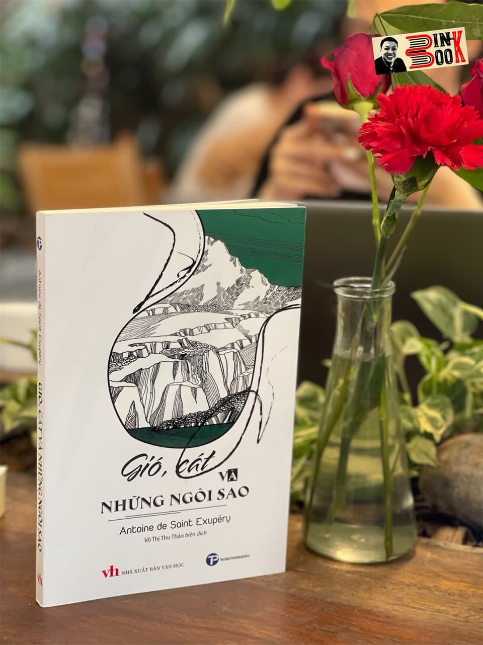 Giải Grand Prix của Viện hàn lâm Pháp được xếp vào Top 10 cuốn sách phiêu lưu hay nhất mọi thời đại in màu GIÓ CÁT VÀ NHỮNG NGÔI SAO Saint Exupéry tác giả Hoàng Tử Bé Võ Thị Thu Hảo dịch Trường Phương NXB Văn Học