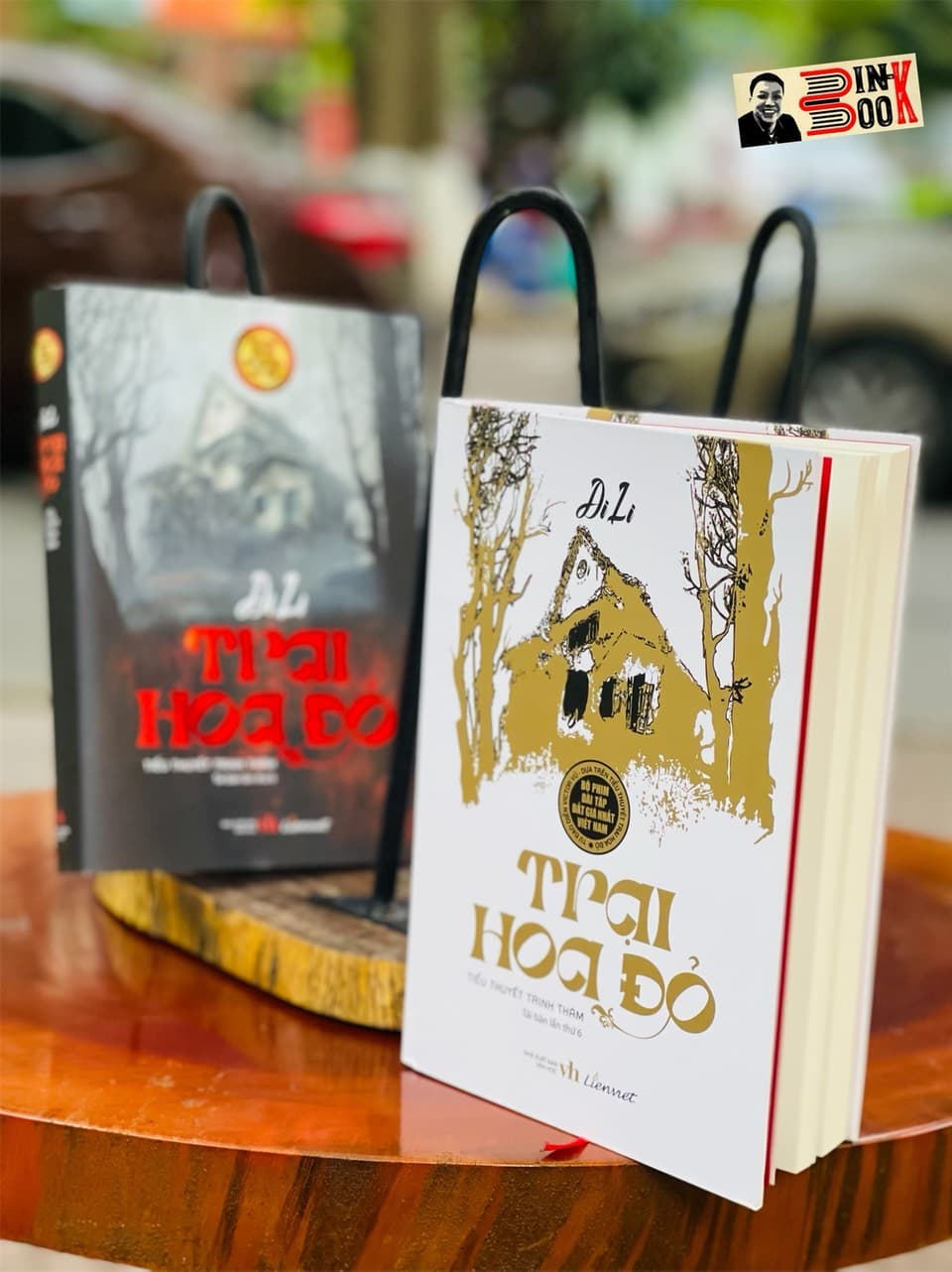 BÌA CỨNG TRẠI HOA ĐỎ Một bộ phim bom tấn của Victor Vũ dựa trên tiểu thuyết này DI LI