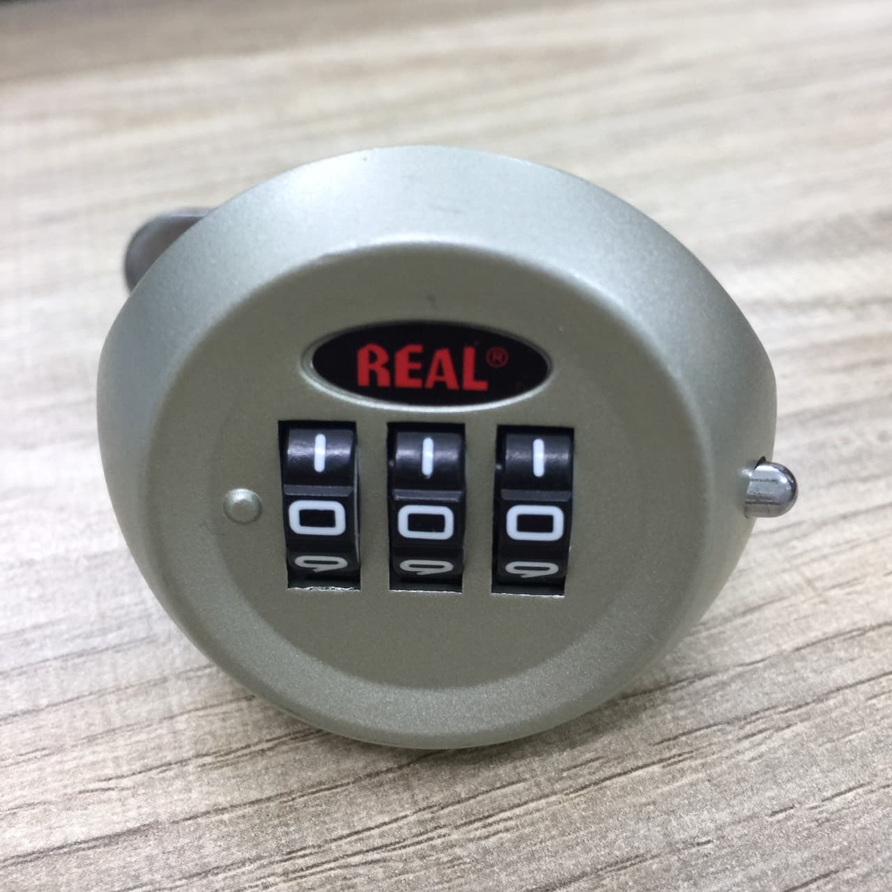 Khoa tu mât ma Real 3 sô không chia mau bac RL9047 20 36.6mm cho tu day 0.630mm